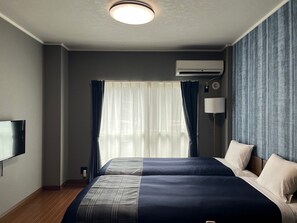 Desk, blackout curtains, free WiFi, bed sheets - Stay Airport (Fukuoka)