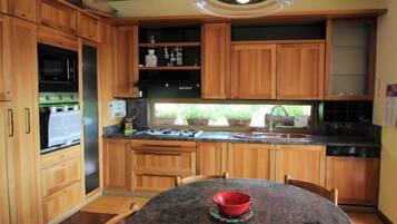 Réfrigérateur, micro-ondes, four, lave-vaisselle