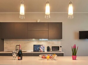 Refrigerador, microondas, horno, lavavajillas