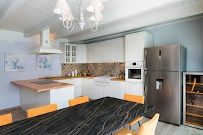 Kühlschrank, Mikrowelle, Ofen, Geschirrspüler