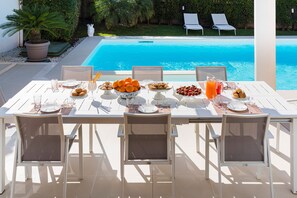 Outdoor dining - Pool villa in Castelmola, Taormina, Sicily (Castelmola)