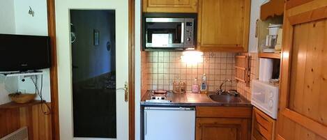 Fridge, microwave, oven