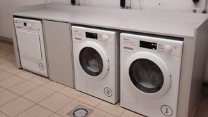 A row of three white front-loading washing machines in a commercial setting. - 2-room cabin apartment, 6 people, pool, parking, WiFi (Orcières Merlette)