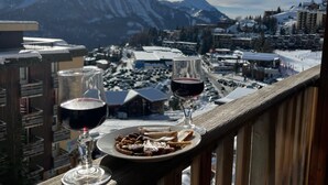 Outdoor dining - 2-room cabin apartment, 6 people, pool, parking, WiFi (Orcières Merlette)