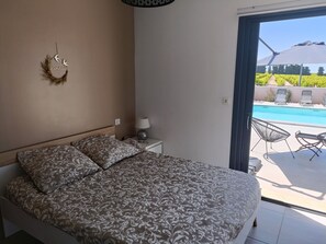 3 Schlafzimmer, Schreibtisch, Bügeleisen/Bügelbrett, Reisekinderbett