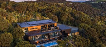 Kaitiaki Lodge - Kaitiaki Lodge is our brand new luxury lodge located in Onetangi on Waiheke Island. Situated overlooking acres of unspoilt native bush with the Hauraki Gulf beyond the setting is simply spectacular. The lodge has 5 large bedrooms, 3.