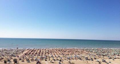 Villa with two bathrooms and three rooms near the sea