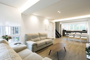 TV - Villa Carmen by Basquelidays (Hondarribia)