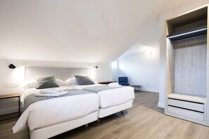 4 makuuhuonetta, silitysrauta/-lauta, ilmainen Wi-Fi, vuodevaatteet
