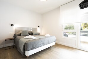 4 slaapkamers, een strijkplank/strijkijzer, gratis wifi, beddengoed