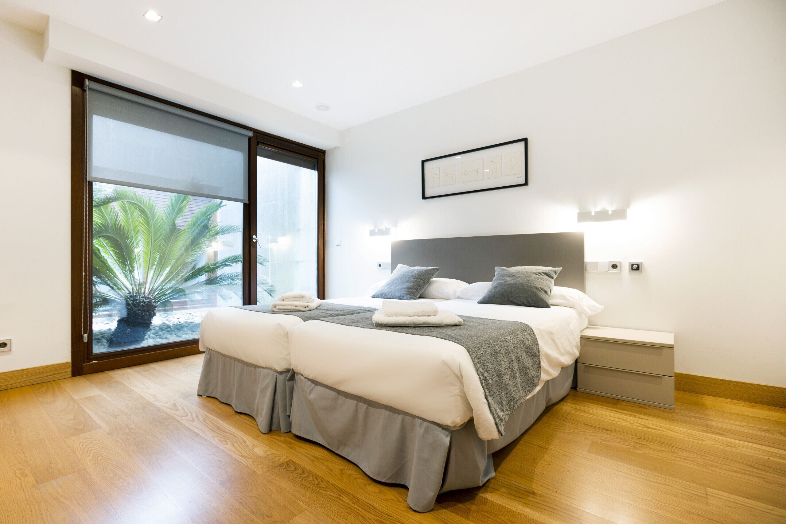 4 عدّة غرف نوم ومكواة/لوح كي وواي فاي مجانًا وملاءات أسرّة