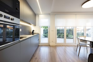 Refrigerador, microondas, horno y lavavajillas 