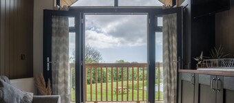 Cabin In The Woods - 1 Bed - Kilgetty