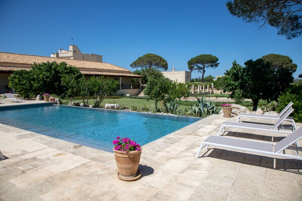 Seasonal outdoor pool, open 9:00 AM to 7:00 PM, pool loungers