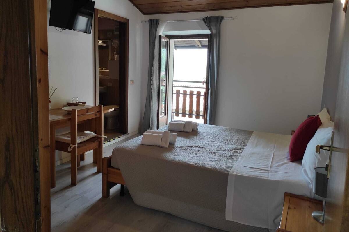 Double Room, Lake View | WiFi (free)