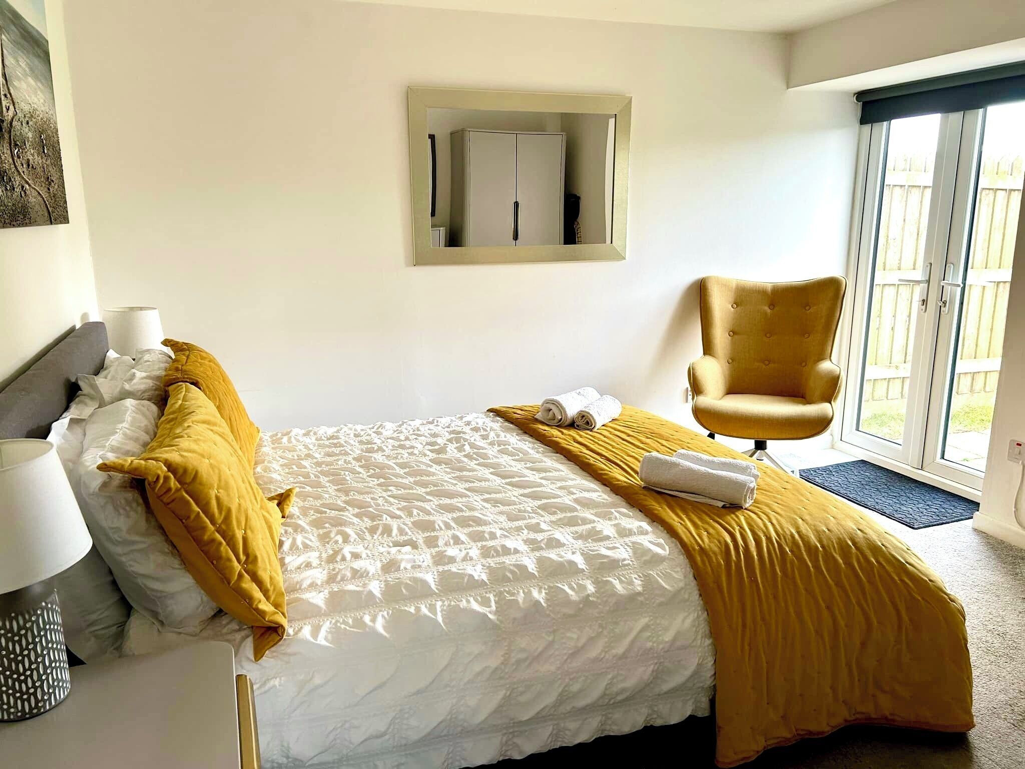 3 bedrooms, desk, iron/ironing board, travel cot