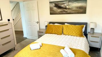 3 bedrooms, desk, iron/ironing board, travel cot