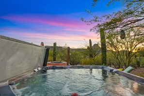 Outdoor spa tub - Cereus Vista- Outstanding Views (Tucson)