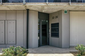 Exterior detail - Pet-Friendly 'Pelosa Apartment' with Sea View, Shared Pool & Wi-Fi (Roses)