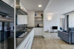 Frigorífic, microones, forn i placa de cuina 