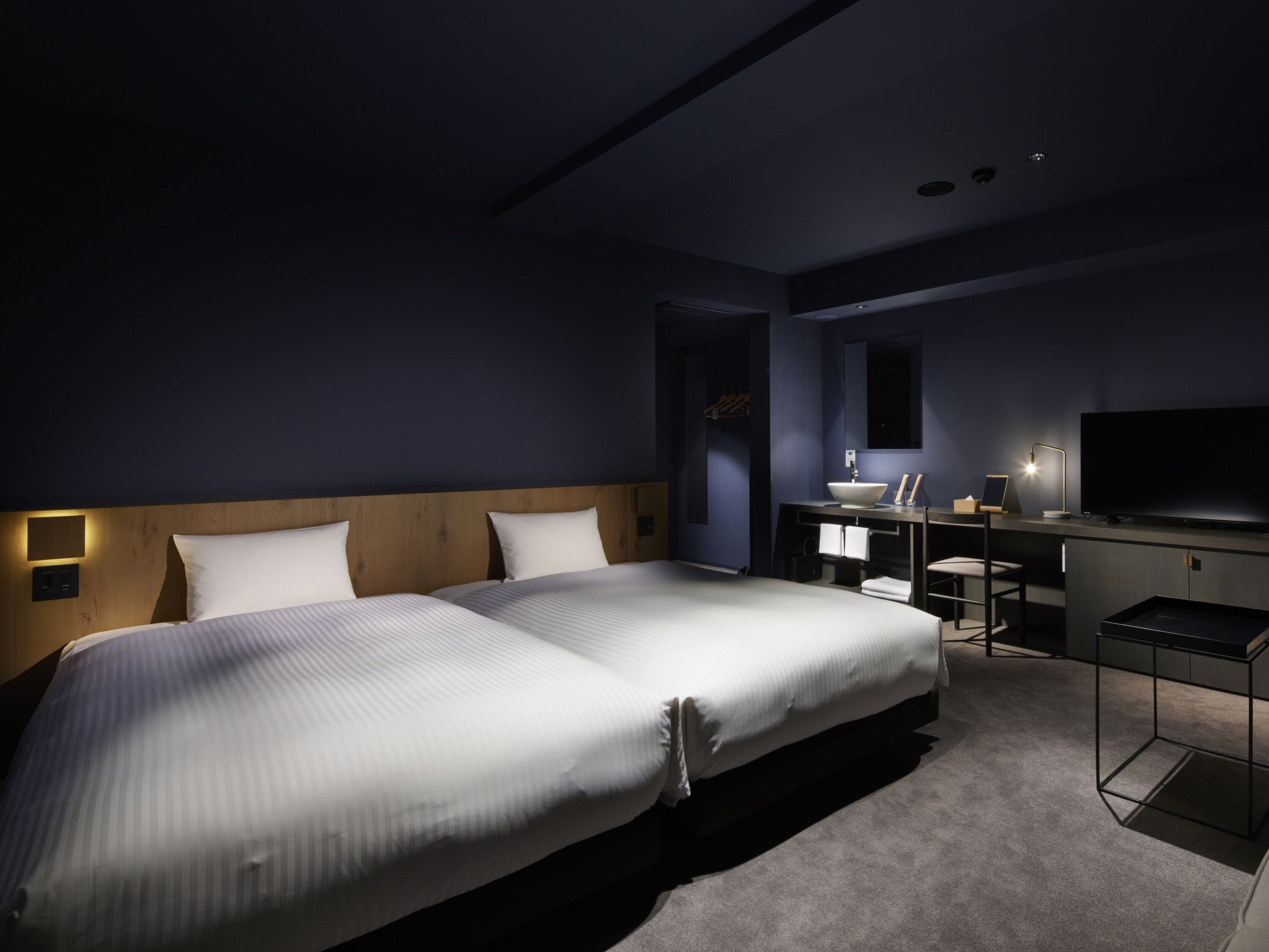 deluxe twin room, non smoking | down duvets, desk, blackout curtains, free wifi