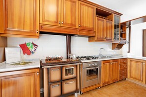 Refrigerador, horno, parrilla de estufa y lavavajillas