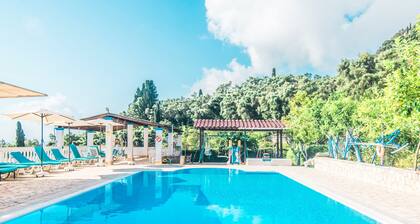 Apartment 'Andromaches' mit Meerblick & Gemeinschaftspool
