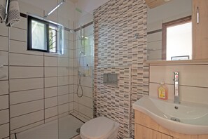 Shower, hair dryer, towels - Andromaches sea view studio 2 with shared pool, balcony & Wi-Fi (Corfu)