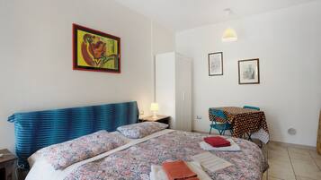 1 室のベッドルーム、WiFi (無料)、ベッドシーツ