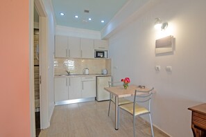 Fridge, microwave, stovetop, coffee/tea maker - Andromaches Sea View Studio with Shared Pool, Balcony and Wi-Fi (Corfu)