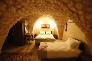 Egyptian cotton sheets, premium bedding, down duvets, memory-foam beds - Kaliruha Butik Otel (Sanliurfa)