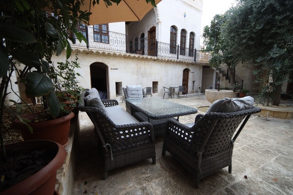 32-inch LED TV with satellite channels, TV