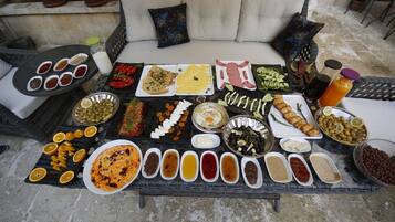 Café da manhã com buffet grátis todos os dias