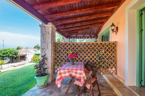 Outdoor dining - Apartment 'Villa Pepy Studio 1' close to the Beach with Garden & Wi-Fi (Corfu)