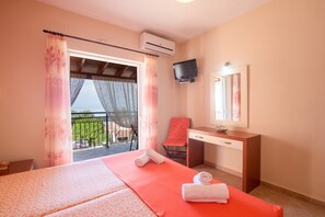 2 bedrooms, free WiFi, bed sheets - 'Villa Pepy Apartment' with Sea View, Garden & Wi-Fi (Corfu)