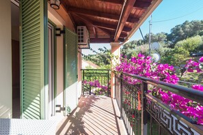 Property grounds - 'Villa Pepy Luxury Apartment' with Mountain View, Garden & Wi-Fi (Corfu)