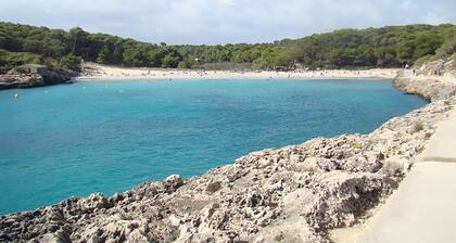 Holiday Home 'Casa de 5 habitaciones en Cala D'Or' with Shared Pool, Terraces & Wi-Fi