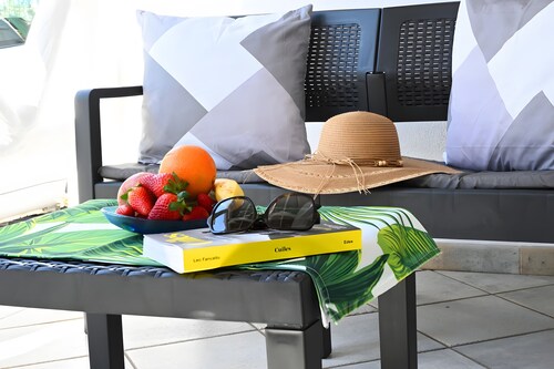 Holiday Apartment near the Beach with Wi-Fi and Terrace