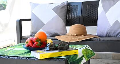 Holiday Apartment near the Beach with Wi-Fi and Terrace