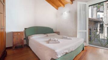 1 slaapkamer, een strijkplank/strijkijzer, gratis wifi, beddengoed