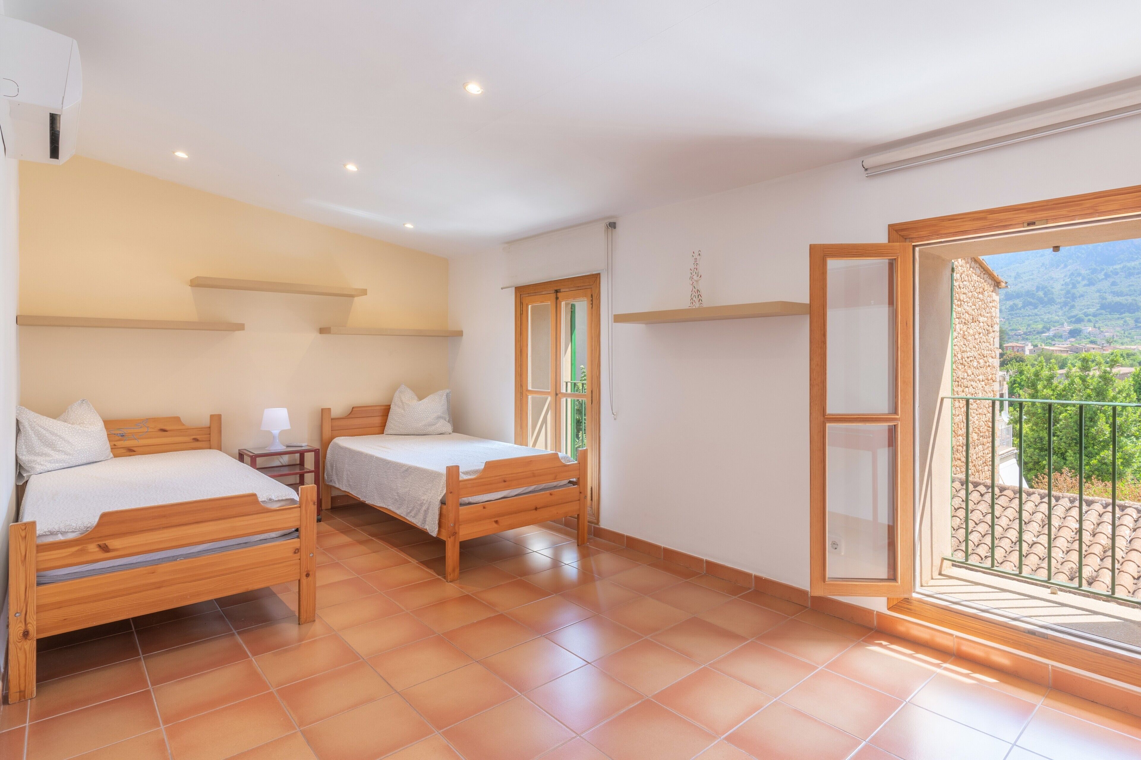 3 多间卧室、免费 WiFi、床单