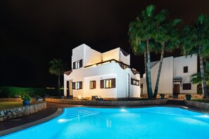 Pool - Holiday Villa en Cala d'Or with Shared Pool, Terrace, Garden & Wi-Fi (Cala D'or)
