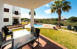 Outdoor dining - Holiday Villa en Cala d'Or with Shared Pool, Terrace, Garden & Wi-Fi (Cala D'or)