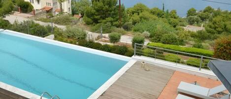 حمّام سباحة خارجي