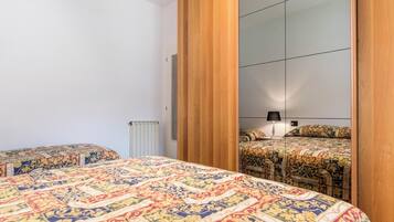 2 bedrooms, free WiFi, bed sheets, wheelchair access