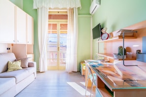 TV - Apartment "Casa di Alice" with Sea View, Balcony and Wi-Fi (Siracusa)