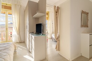 3 bedrooms, iron/ironing board, free WiFi, bed sheets - Apartment "Casa di Alice" with Sea View, Balcony and Wi-Fi (Siracusa)