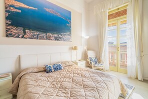3 bedrooms, iron/ironing board, free WiFi, bed sheets - Apartment "Casa di Alice" with Sea View, Balcony and Wi-Fi (Siracusa)