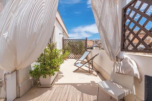 Terrace/patio - Holiday Home 'Casa Neathon' with Wi-Fi, Terrace & Balcony (Noto)