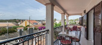 Holiday Home 'Villa Lilia' with Sea View, Private Pool and Wi-Fi